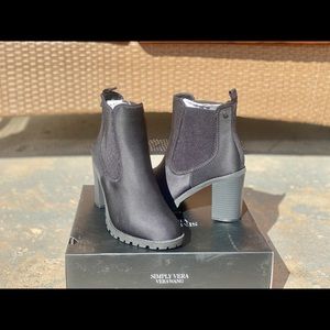 Vera Wang Boots